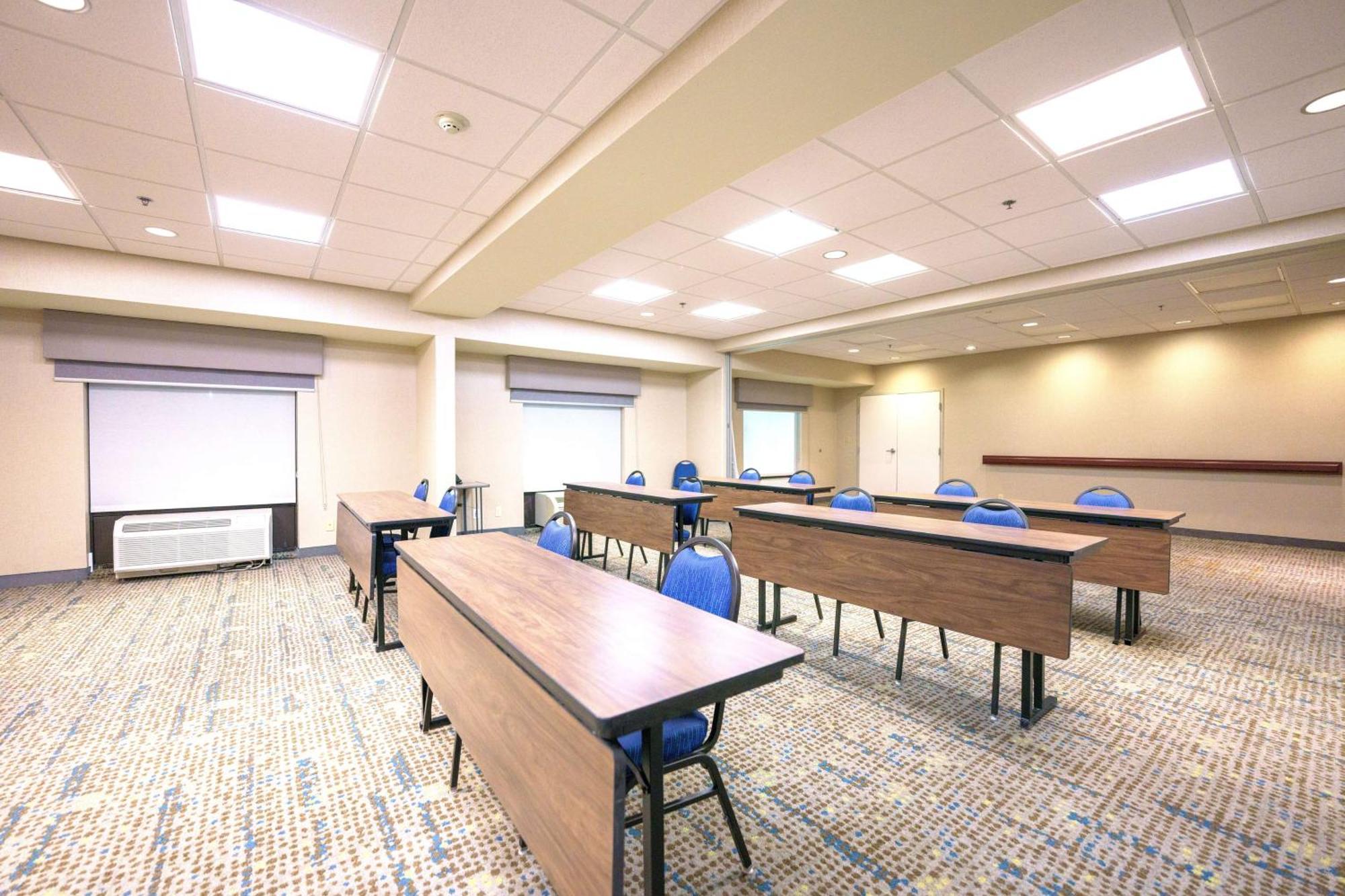 Hampton Inn Hays-North Of I-70 מראה חיצוני תמונה