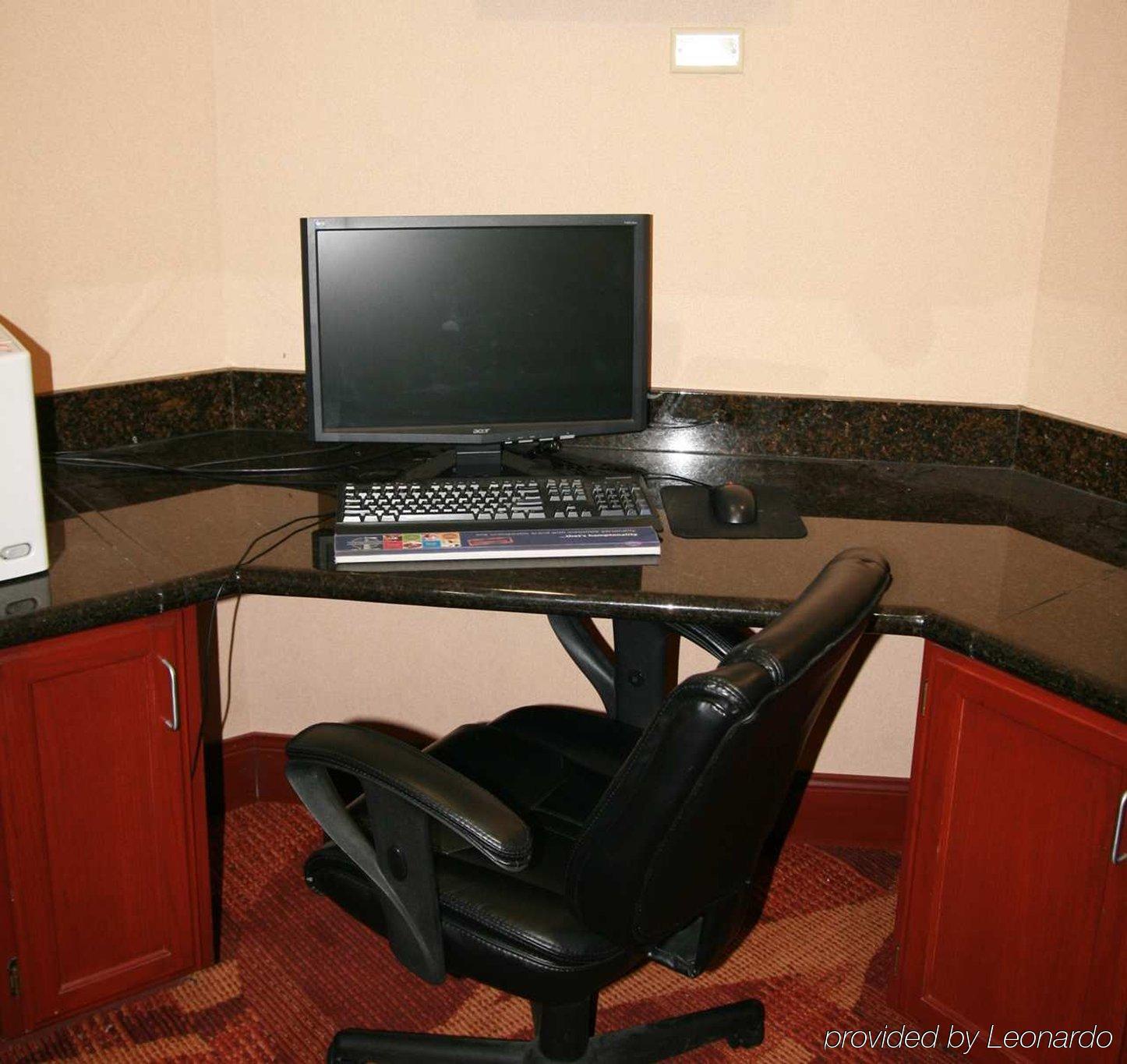 Hampton Inn Hays-North Of I-70 מראה חיצוני תמונה