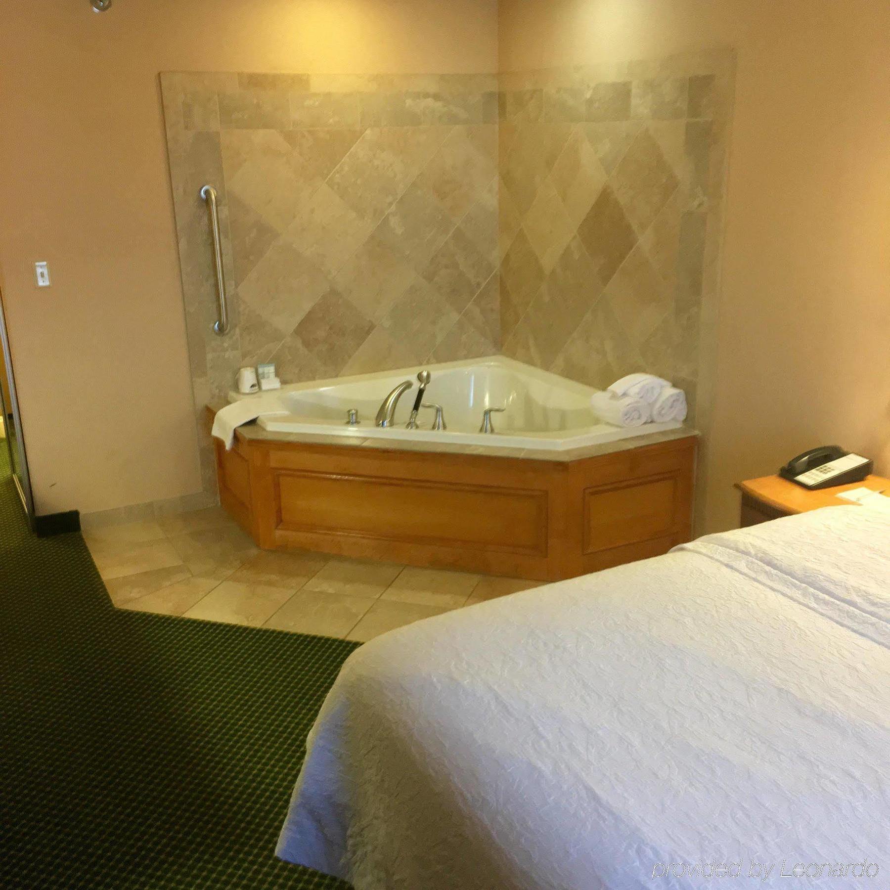 Hampton Inn Hays-North Of I-70 מראה חיצוני תמונה